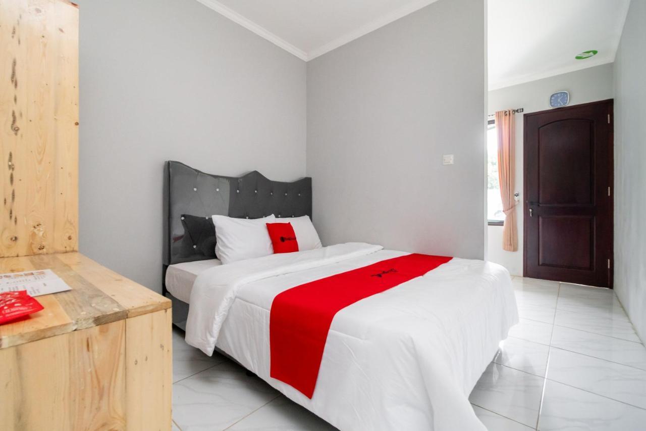 Reddoorz Plus Near Jungeland Sentul Bogor Exterior foto